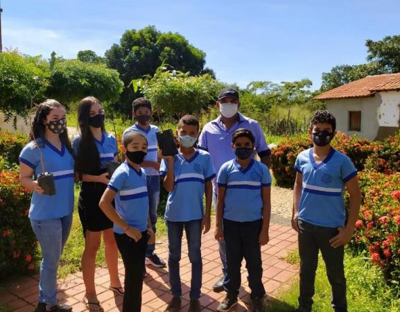 Jardim do Mulato realiza plantio de mudas em praças do município