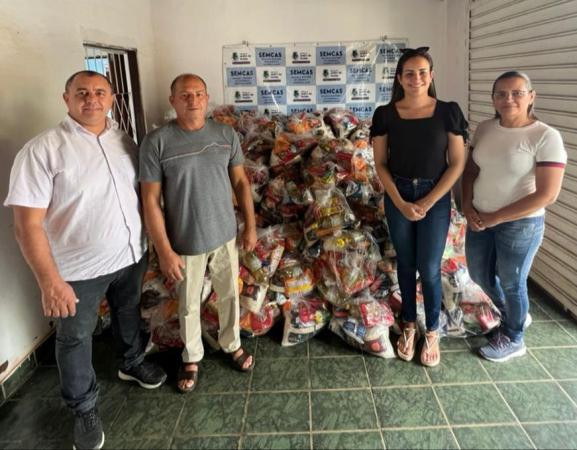 Prefeitura distribui 620 cestas básicas para famílias carentes de Jardim do Mulato